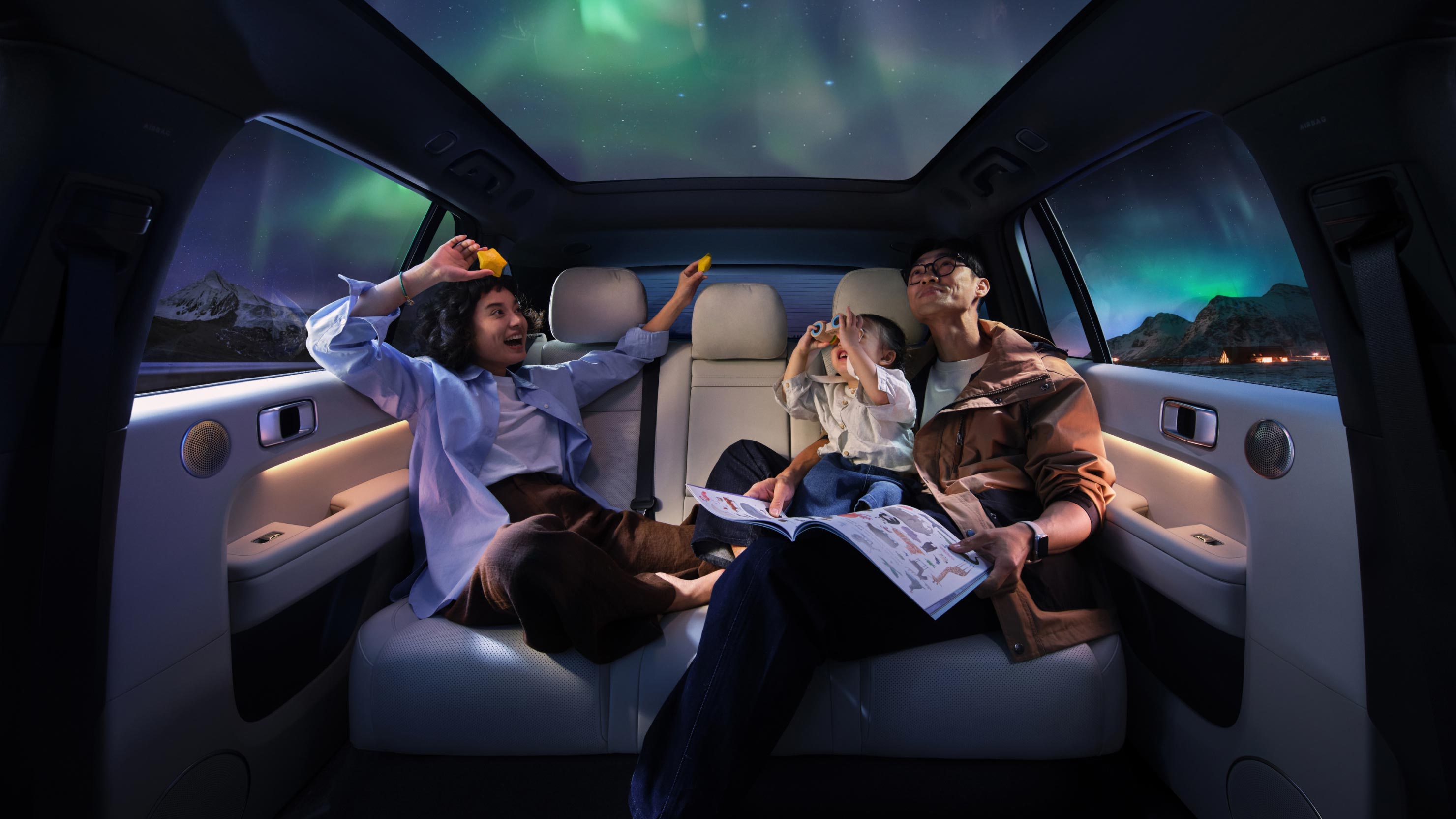 Escena de una familia dentro del Li Auto L6